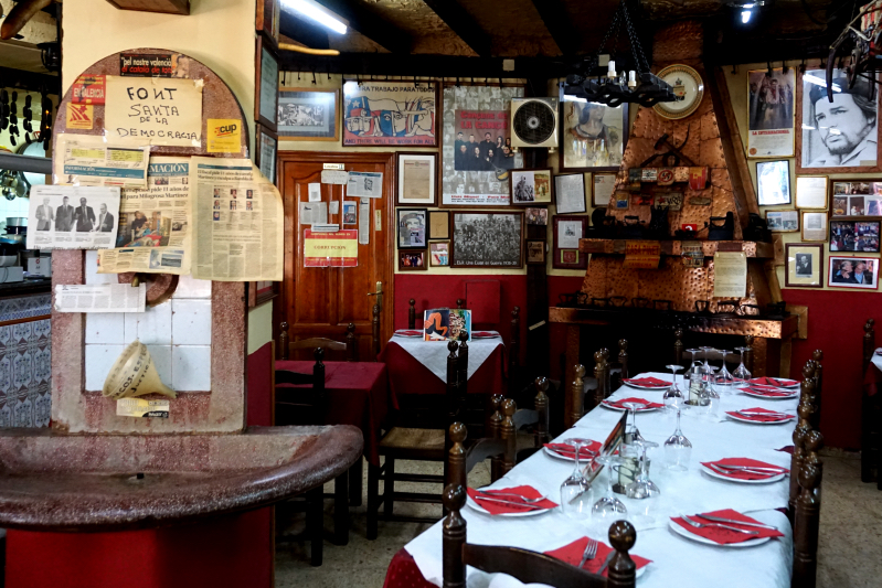 Eating in Casa Pinet, Tárbena, Alicante.